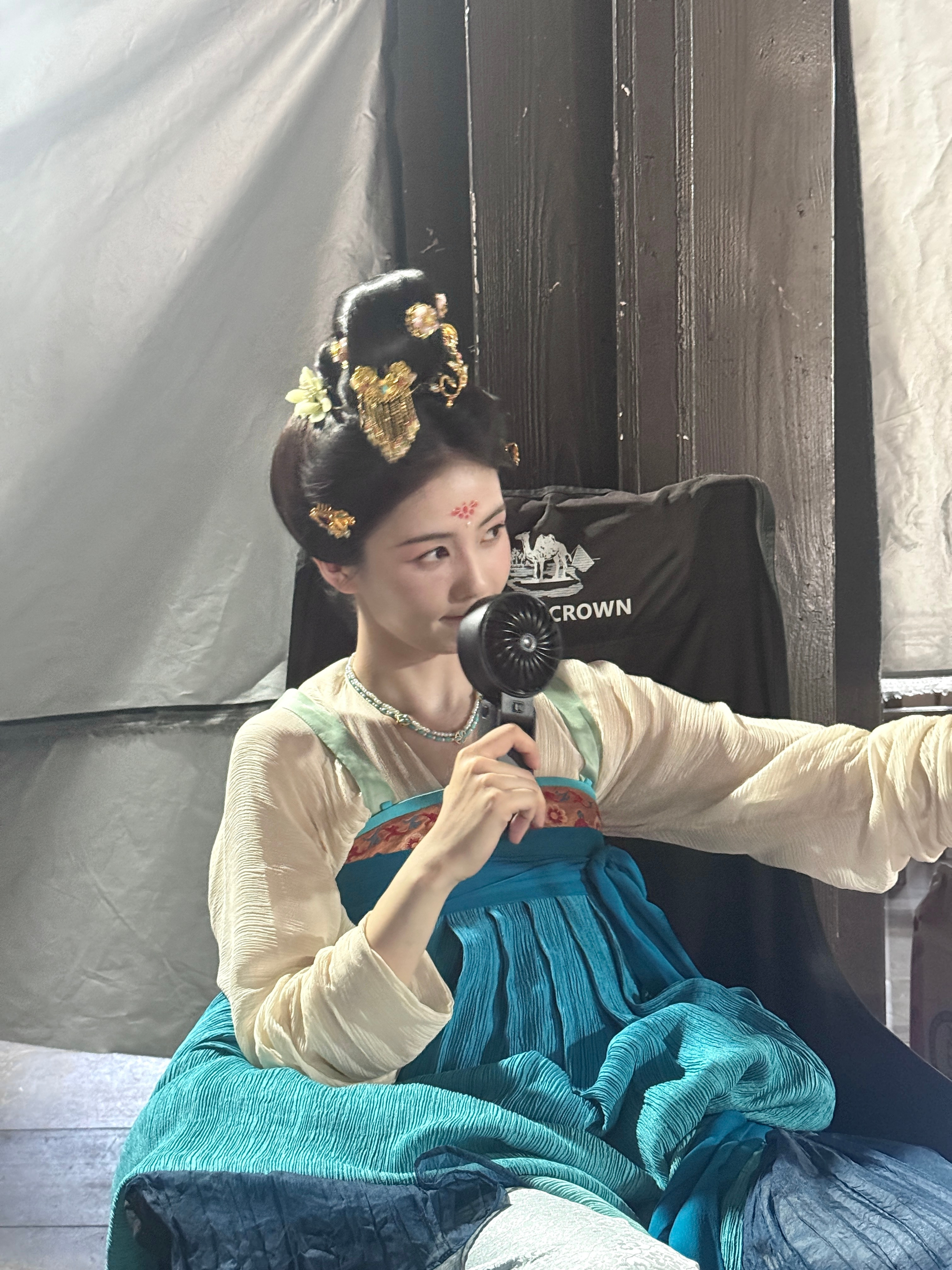 白鹿在复制粘贴的时代，你是手写的诗