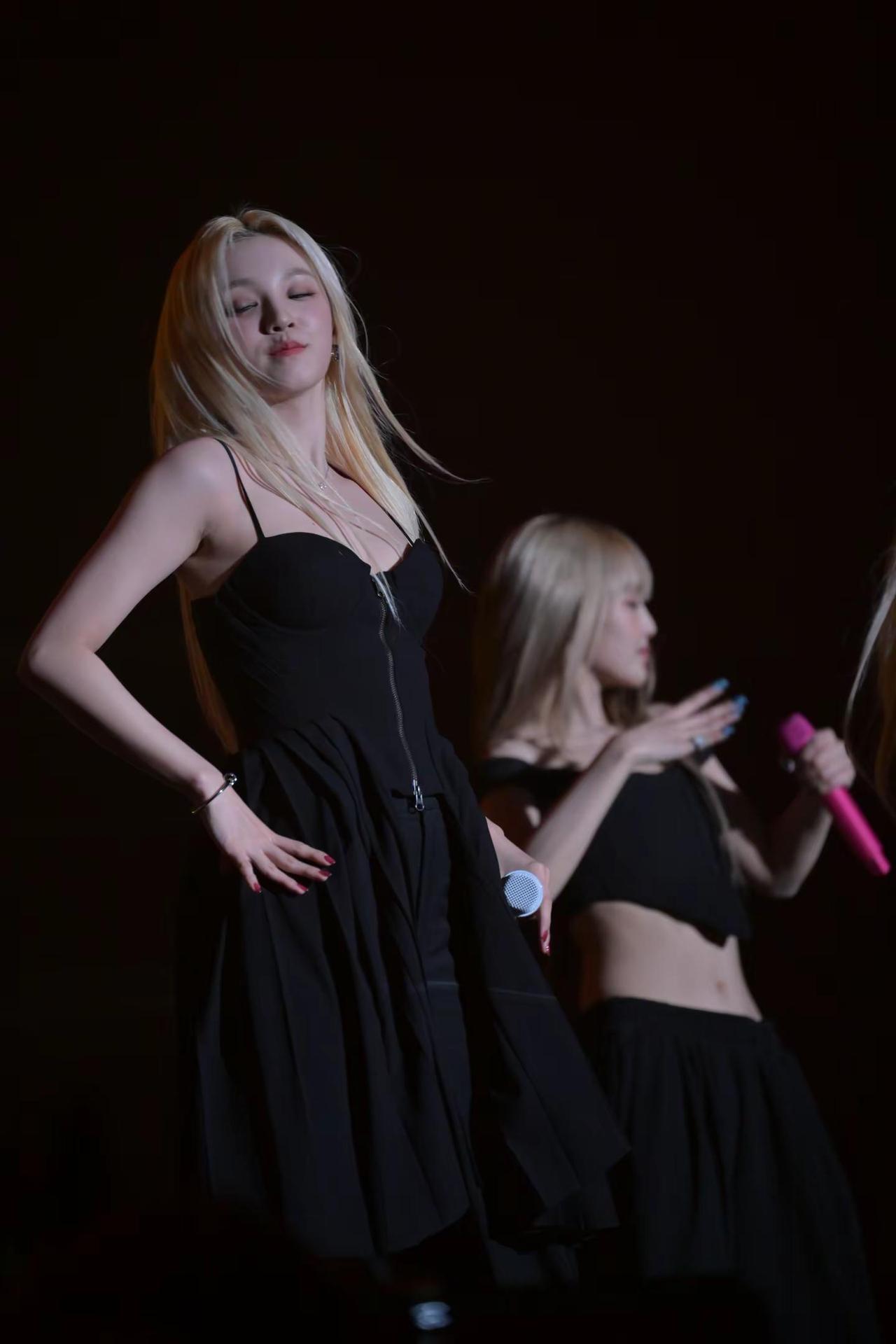 宋雨琦演唱会直拍，无美颜无滤镜。原图在粉丝群宋雨琦宋雨琦直拍明星生图生图比