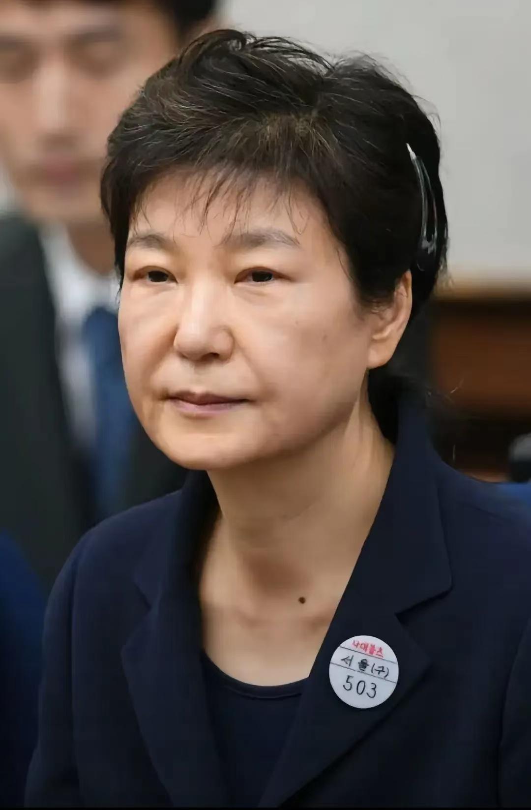 万万没想到，尹锡悦内乱罪一审宣判之际，出狱三年的朴槿惠竟然也惹上了官司！究竟是巧