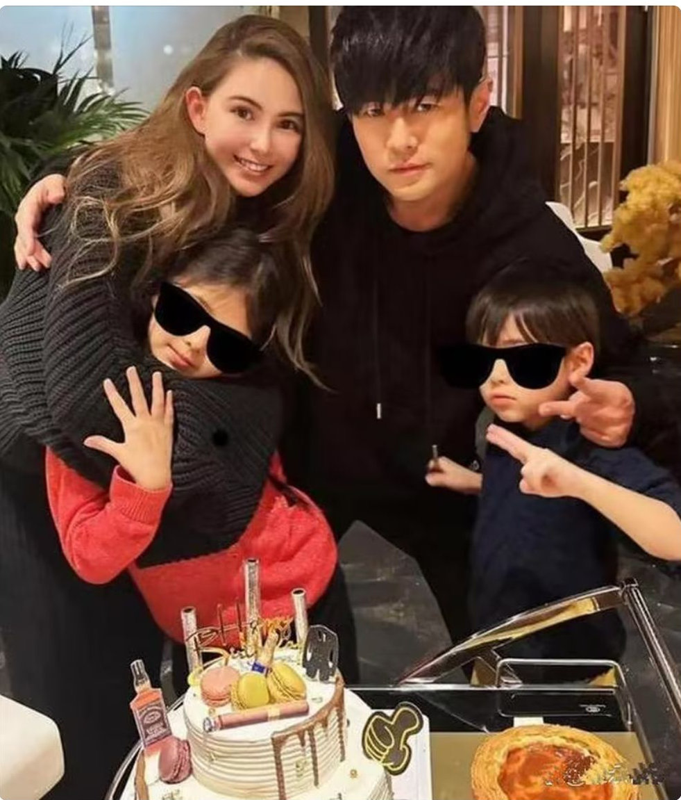 周杰伦大女儿近照曝光！10岁海瑟薇身形高挑，竟比妈妈还抢镜？