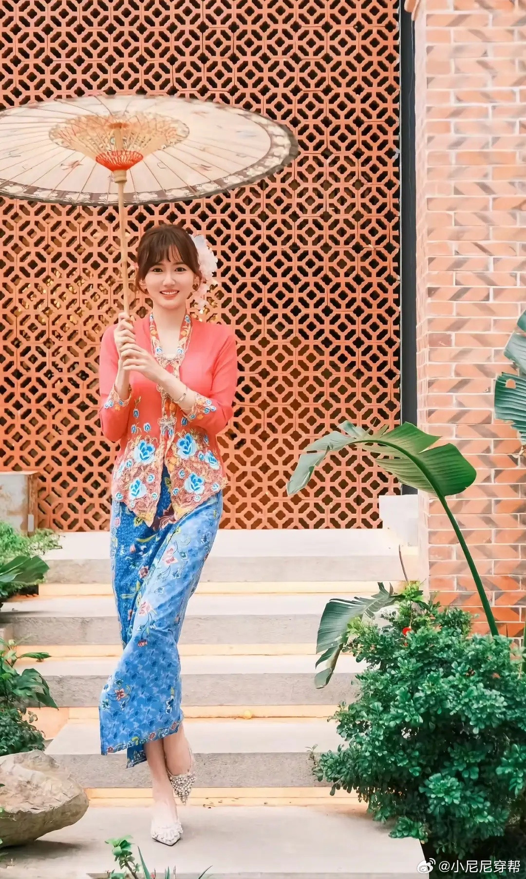 36岁江铠同泉州露面，出轨门后和陈翔退圈，她过得滋润神似毛晓彤！