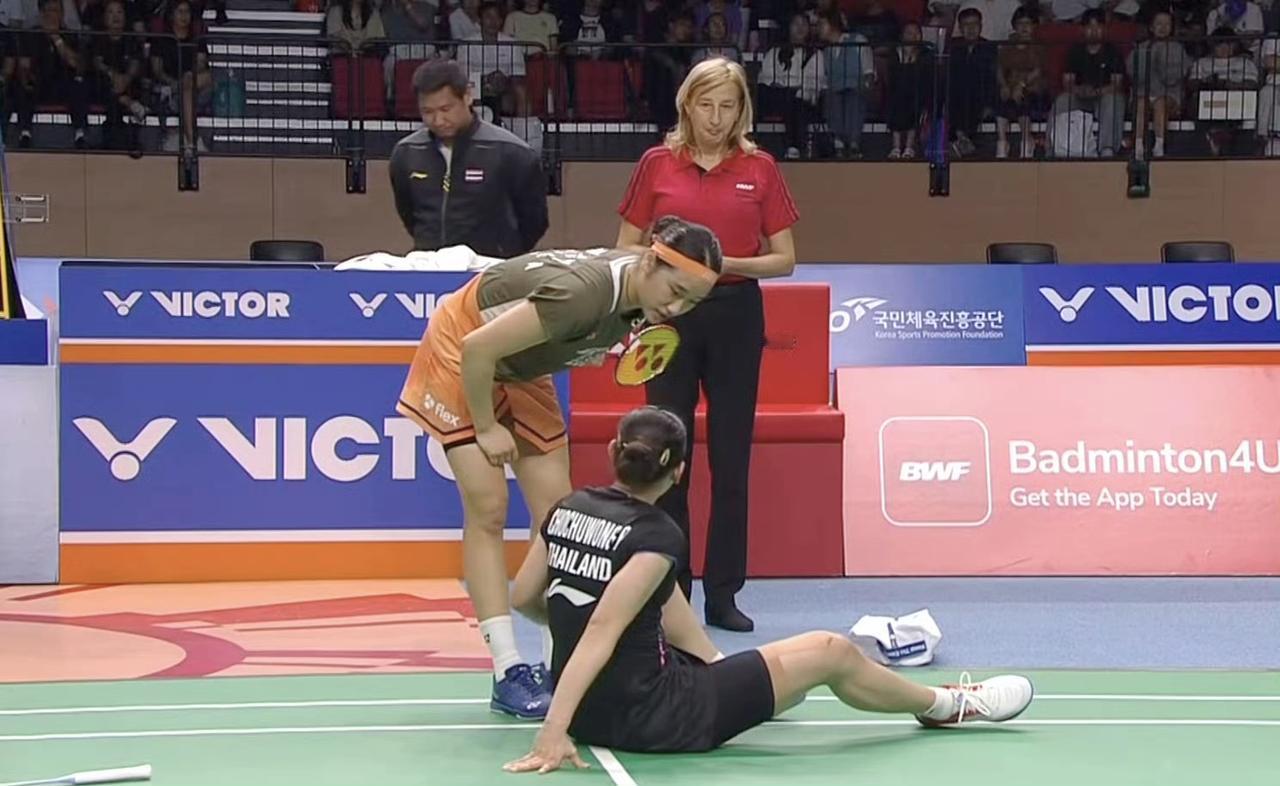 对手伤退，安洗莹🇰🇷晋级决赛！刚刚，安洗莹🇰🇷21-19、8-0完