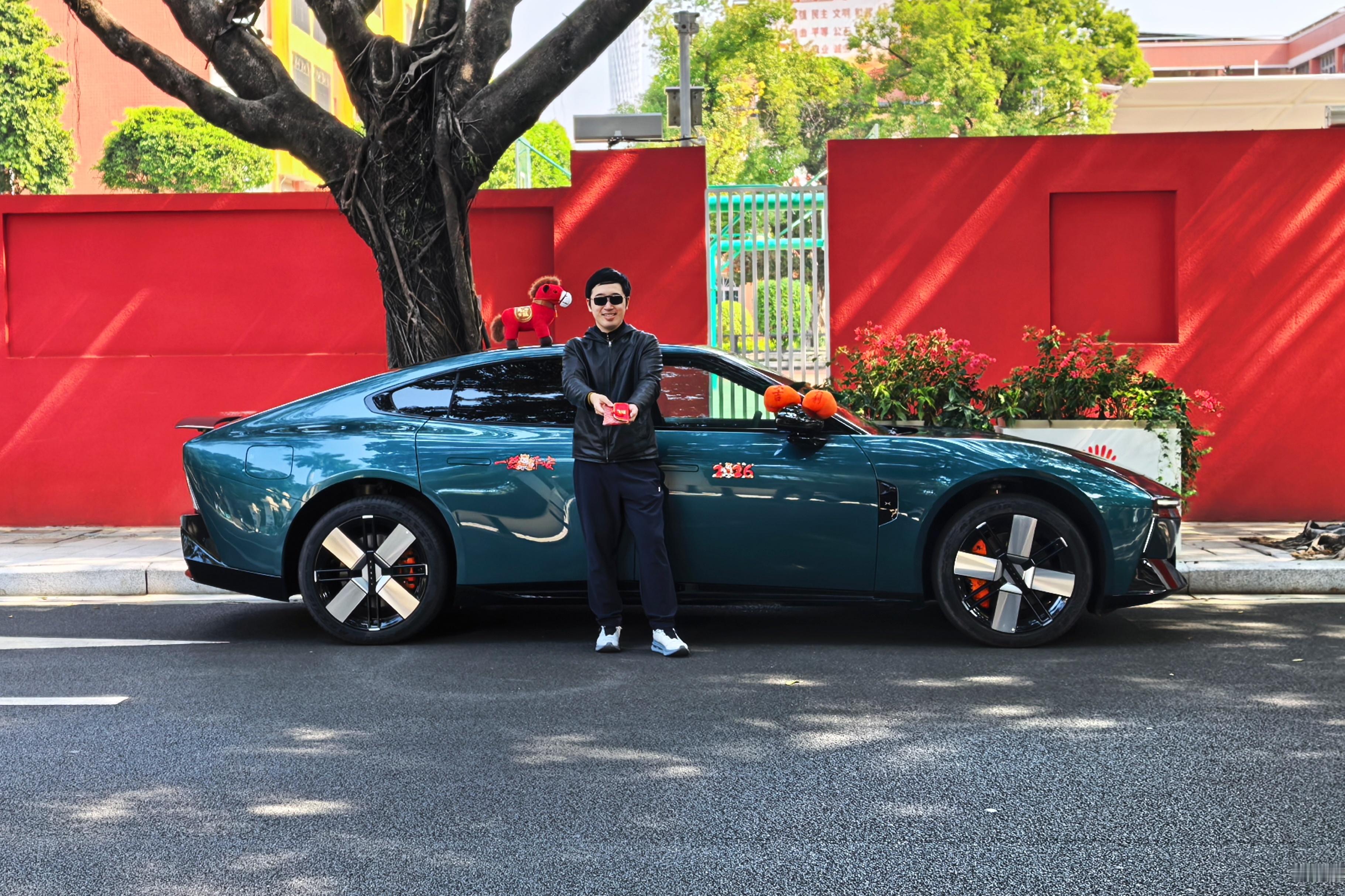 我的全新小鹏P7刚升级到了最新的AIOS6.0.0，正好春节临近，跟大家聊聊我开