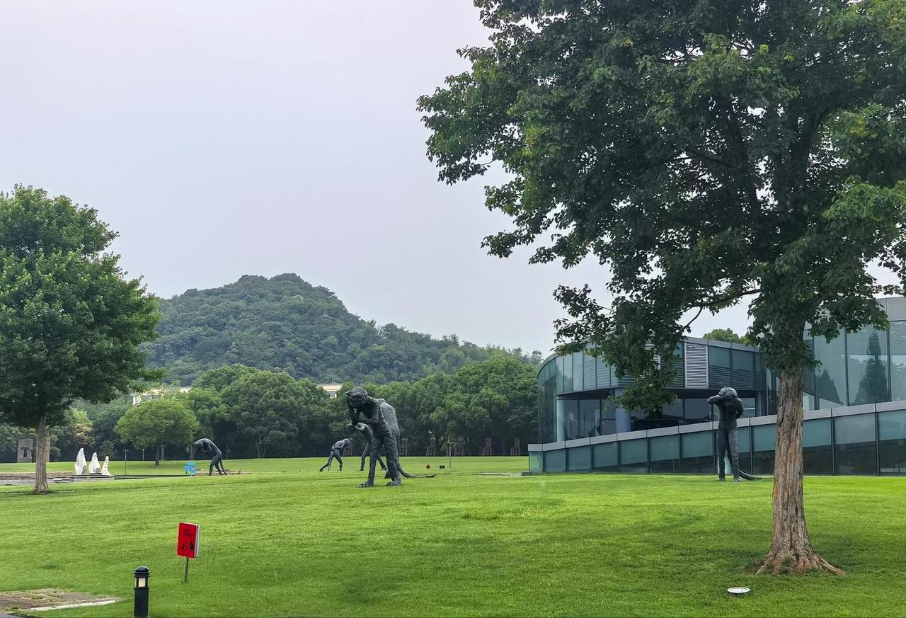 上海不只有佘山。松江藏着“九峰十二山”，但99%的上海人，只去过佘山。真正开