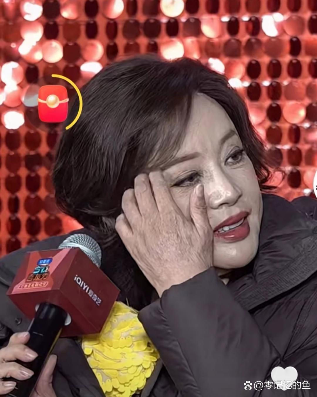 刘晓庆的手，暴露了她的年龄。