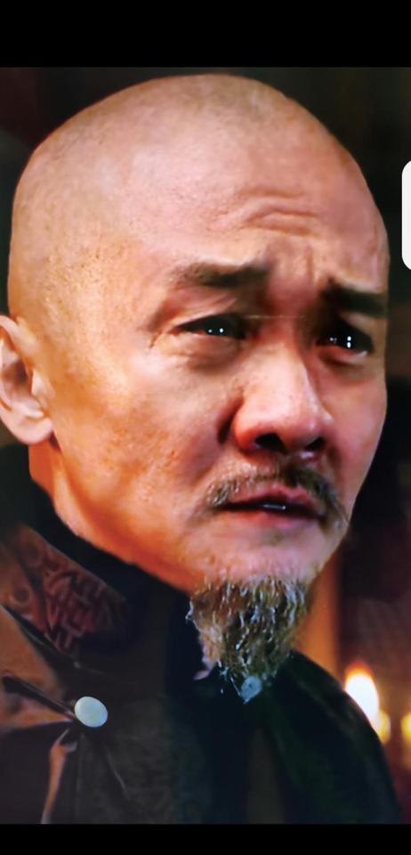 父亲死前最后的命令，是让掌柜烧掉所有家书。《大生意人》的收视率爆了，因为所有人