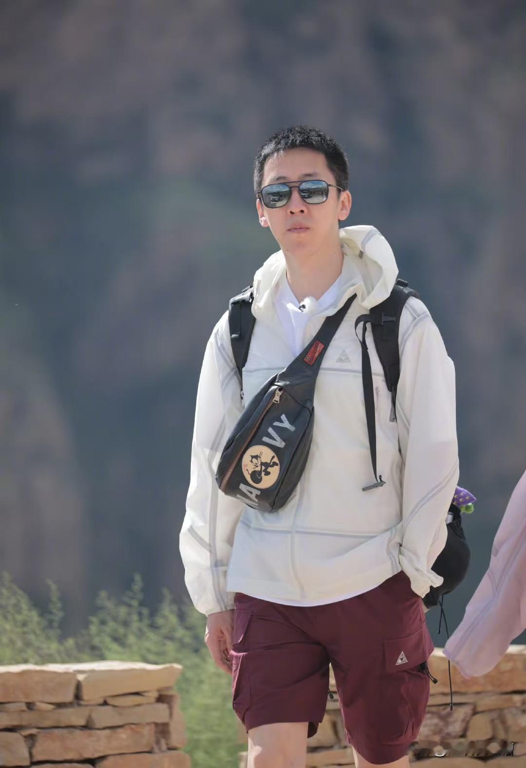 留几手鲨疯了,再见爱人延播,他就马上出来说话了,完全忘记上一周自己发过视频说再
