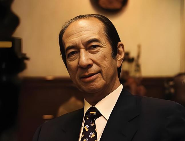 “赌王”何鸿燊生前曾讲过：“等你赢了2000万打算走时，赌场不会拦你。可就在你转