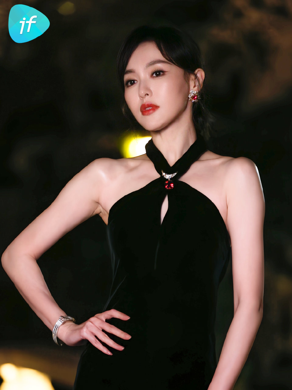 搜了八百条文案也形容不出唐嫣的美