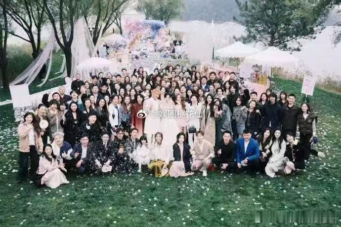 被徐艺洋婚礼中式皇冠美哭了黄子韬给徐艺洋戴黄金皇冠中式美学狠狠拿捏了！徐艺洋的