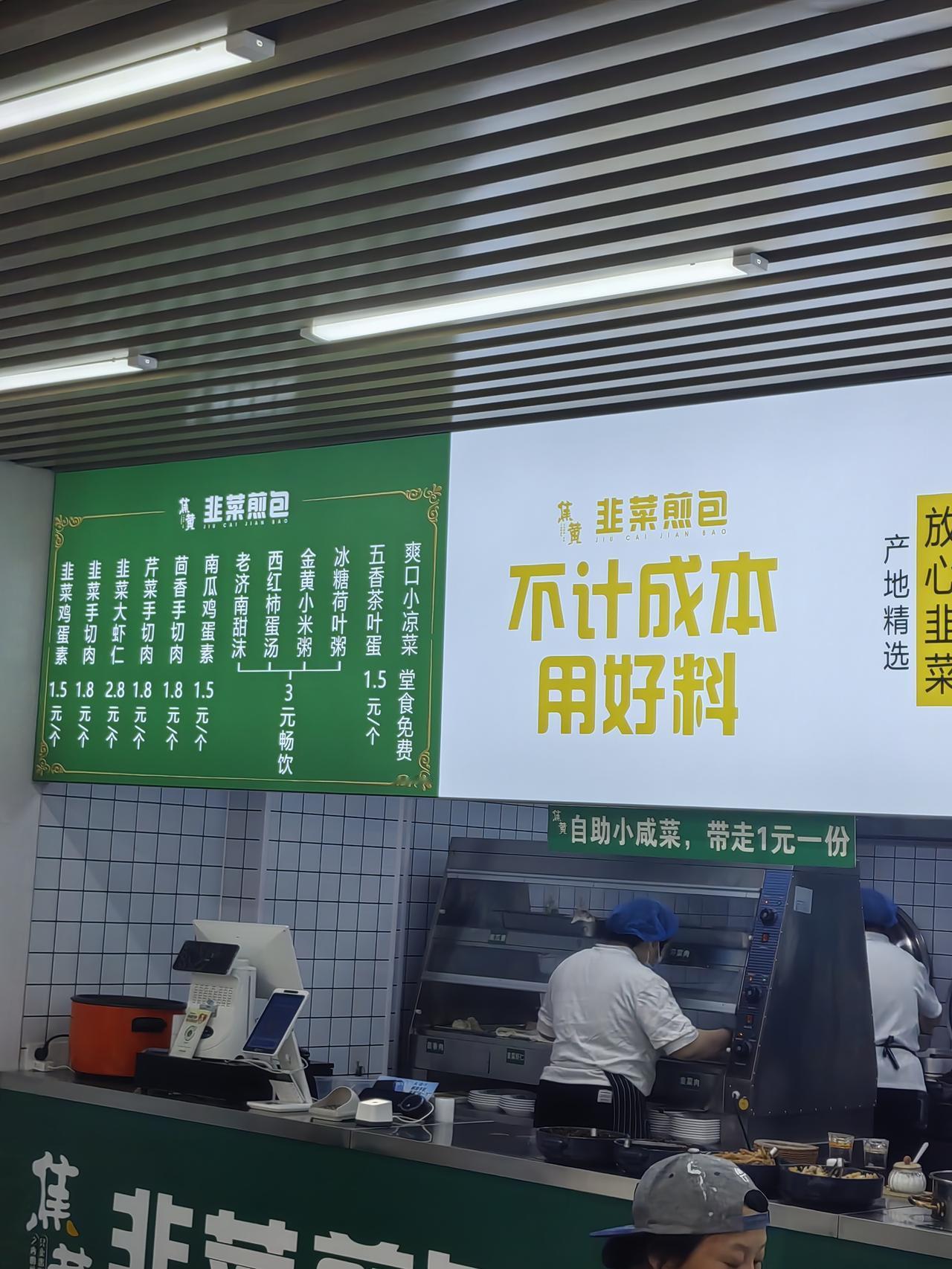 在美国普通城市吃一顿饭150元，在中国一个省会城市呢？昨天，我去附近理了一个