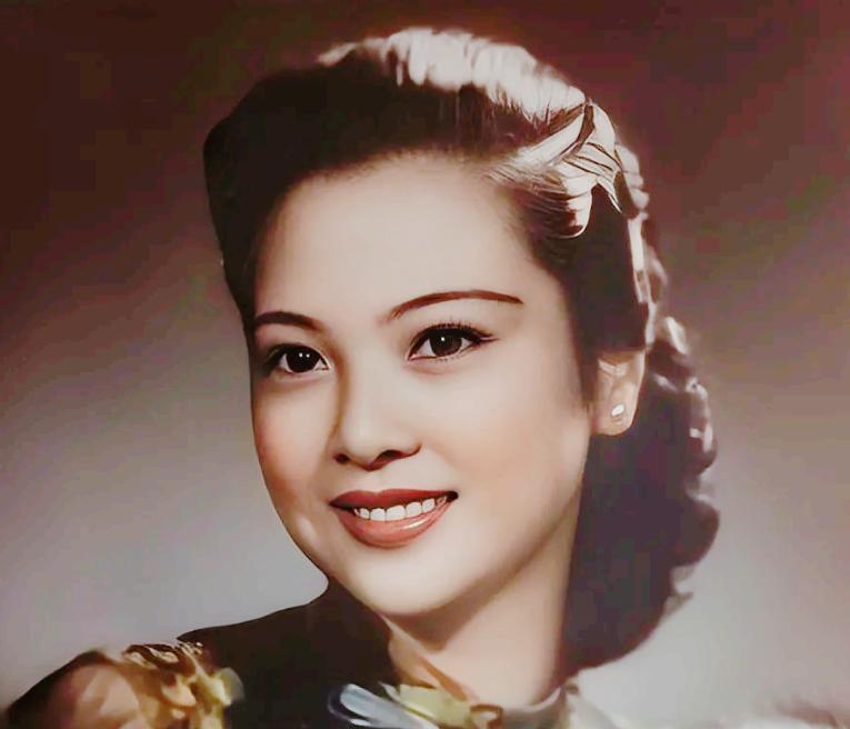 1946年，深夜，戴笠抱着赤裸的陈华：“华妹，我的半壁江山是你打下的，我真的离不