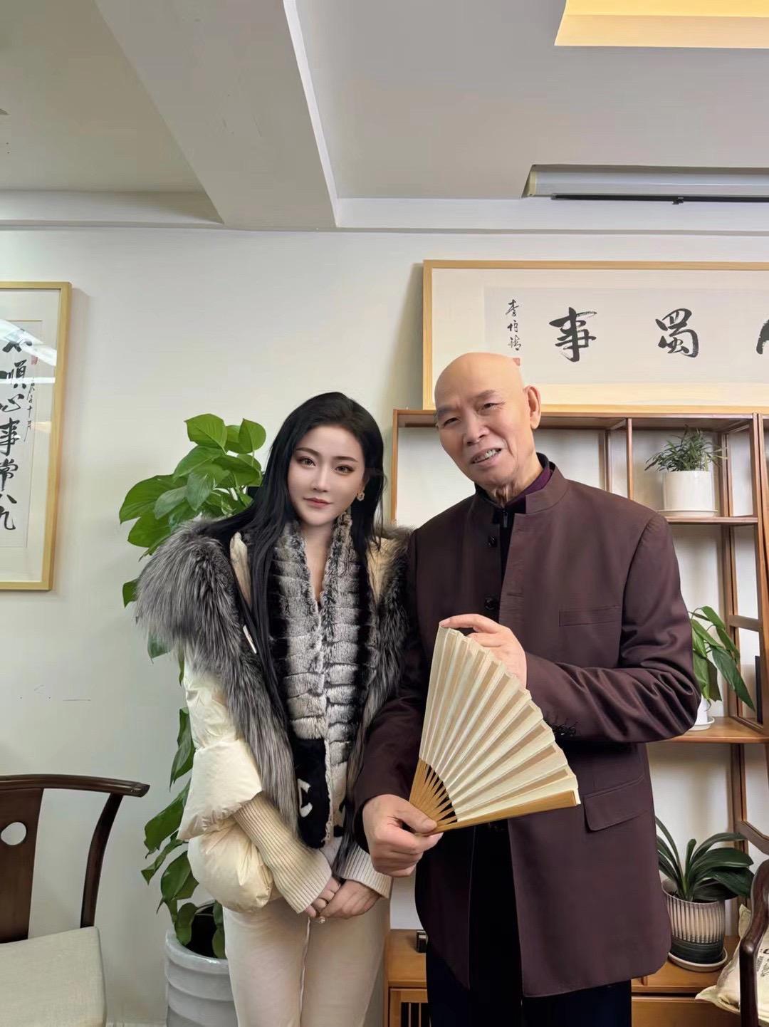翻到一张和李伯伯的合照🙏。人贵自立的含金量还在上升，你不入川渝，怎么...