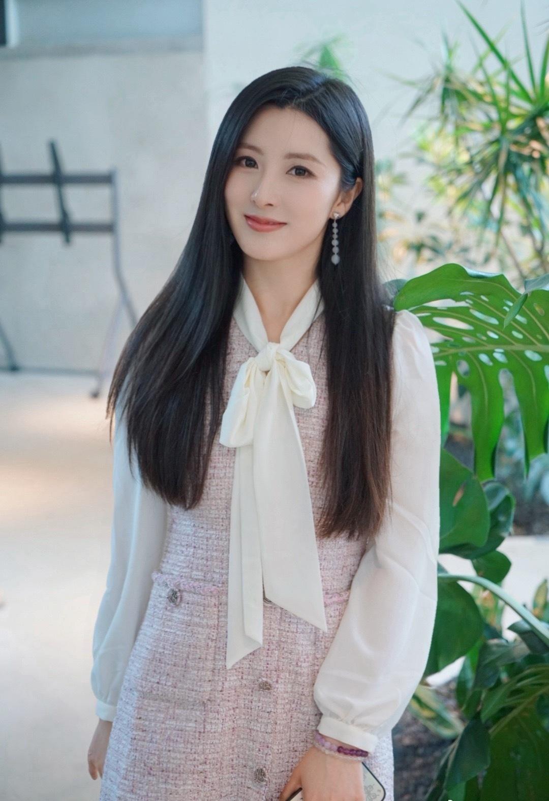 人间四月，风裹花香💖💐🌞自拍超话旅图分享超话带着边框一起拍OOTD超话穿