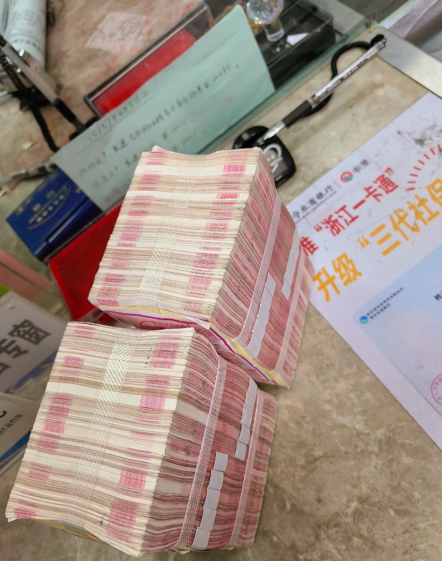 昨天去工行取8w，被问“干嘛用”。我脱口而出：“给丈母娘下聘。说上个月也有