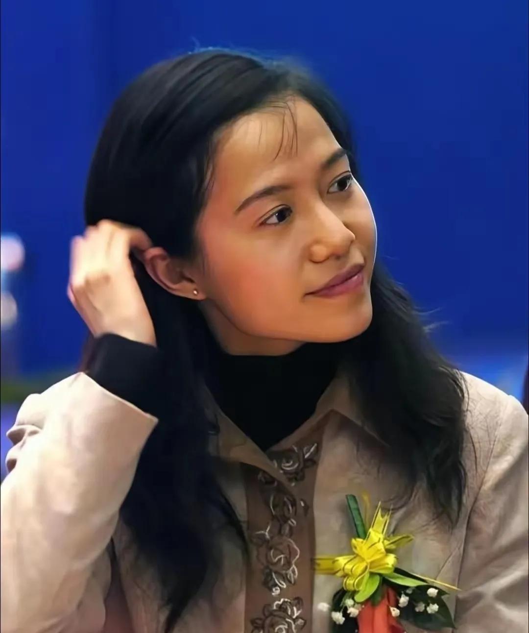 翁帆将青春与爱都献给了杨振宁先生，她跨越了年龄的鸿沟，付出了真挚的爱，也收获了众