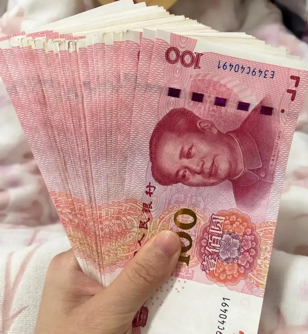 闺蜜早上把6500现金塞我手里，说孩子病好了钱也凑齐，我摸着厚度没细看就让她赶紧