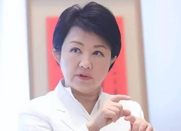 别尬吹卢秀燕了！她啥都干不成！卢秀燕最近的表现确实让大家感到失望