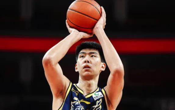 徐昕和杜峰，这波你站谁？不得不说，徐昕真的是太勇敢了！要知道，8月底球员注册就