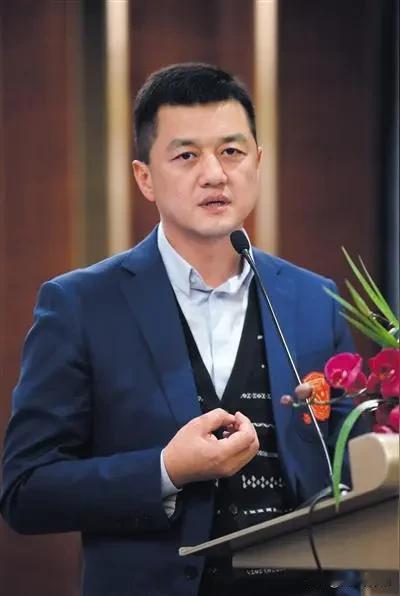 李亚鹏说，我的初恋在我的心目中，到今天为止都是非常美好的。分手的那一刻肯定会痛苦