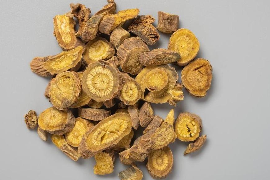 治痔疮，6味药足矣！活血理气清热，从根上断湿热瘀血大家好，我是中医陈大夫。