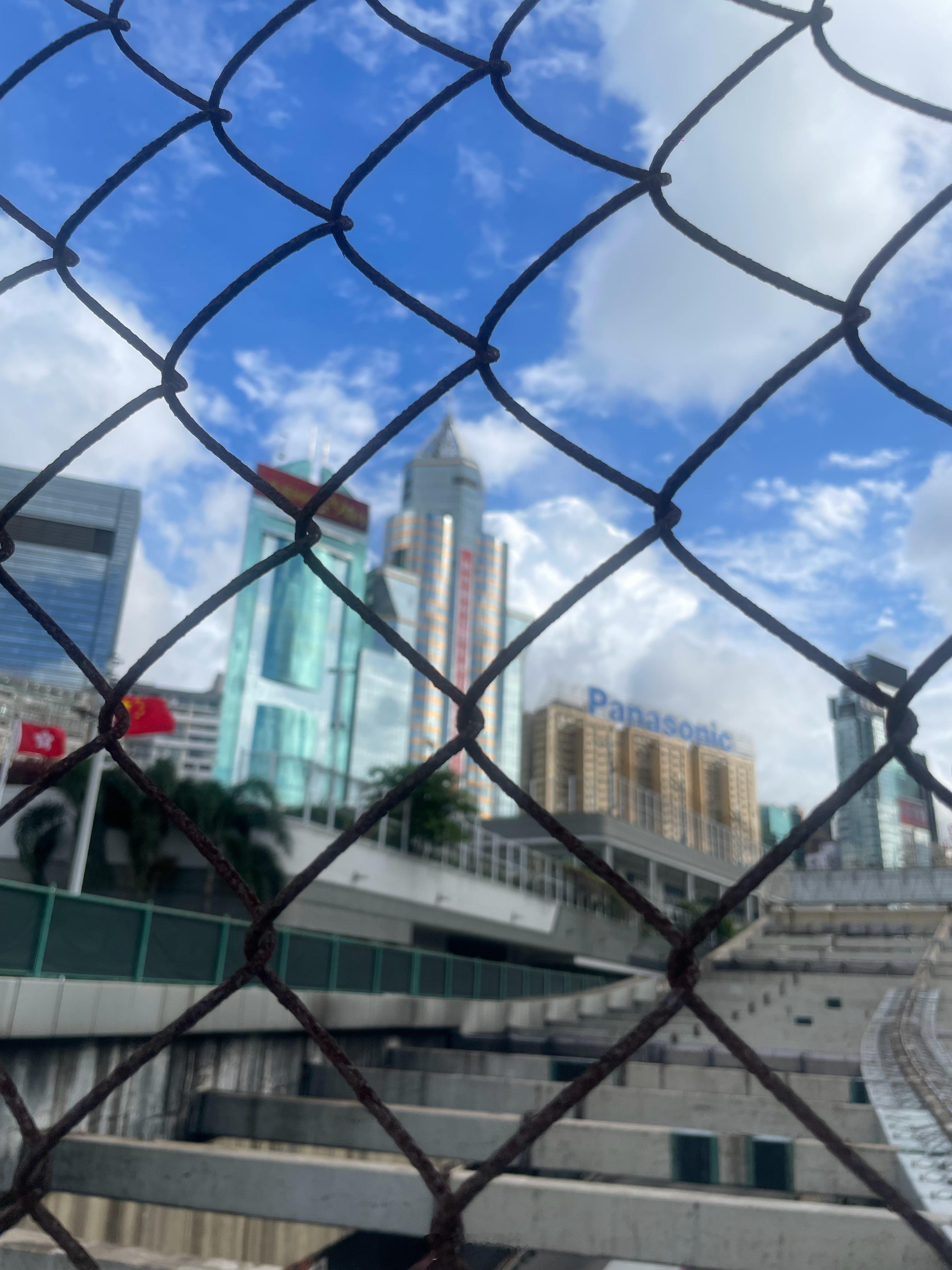 还得是香港身体没电了就到香港充充电香港是一个大型的充电站谁懂？