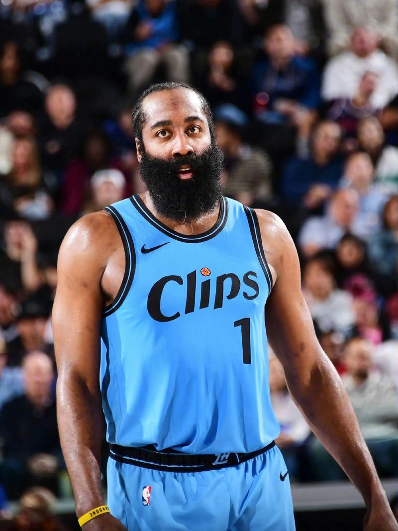 36岁的哈登依然有多只球队感兴趣快船和骑士正在认真讨论哈登和加兰的互换，现在