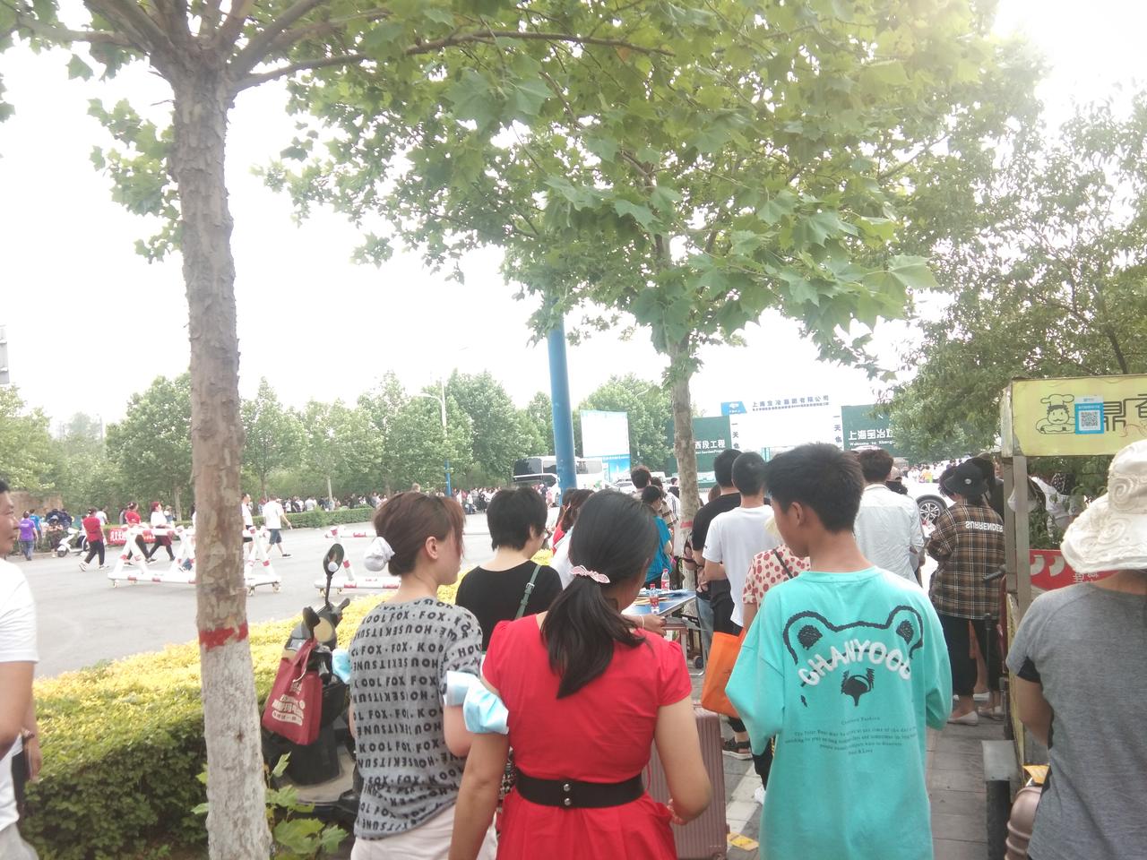 朋友的女儿今年大四，七月份毕业。实习时，因为英语好，善于沟通。找了一个外贸公司。