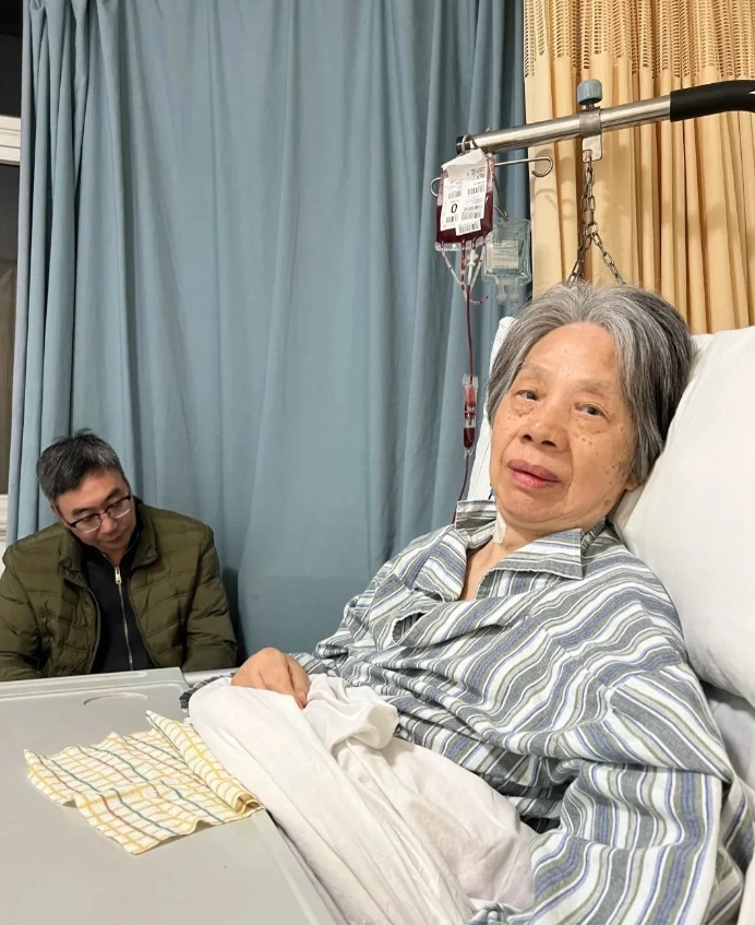我老公真是没事找事，婆婆手术出院了，本来应该去大伯哥家的，因为今年伦大伯哥一家照