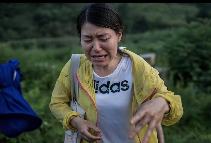 弟弟向姐姐借钱还债，姐姐不借，还立马全款买了套房!弟弟得知姐姐离婚，分了60万