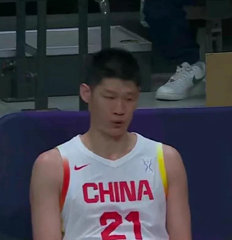 胡金秋过去3场亚洲杯的数据表现！！！对阵沙特阿拉伯男篮：首发上场25分钟，投篮
