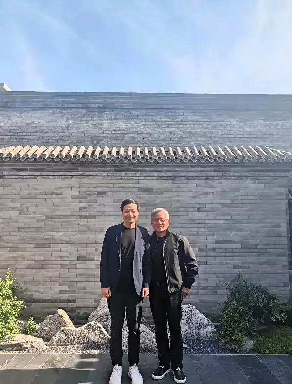老美扛不住了，英伟达禁售血亏135亿急回血，放行H20对华销售！美放行H20