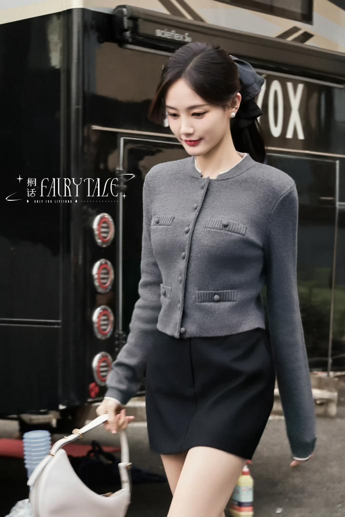 李一桐回应美人余造型哇塞，看到今天晚上直播李一桐回应《美人余》造型，真的是给
