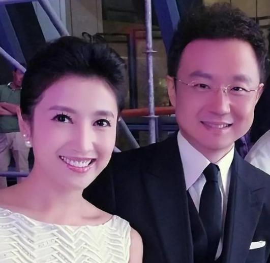 著名主持人刚强向春妮求婚，春妮说：“结婚可以，但我要丁克，我不会给你生孩子的。”