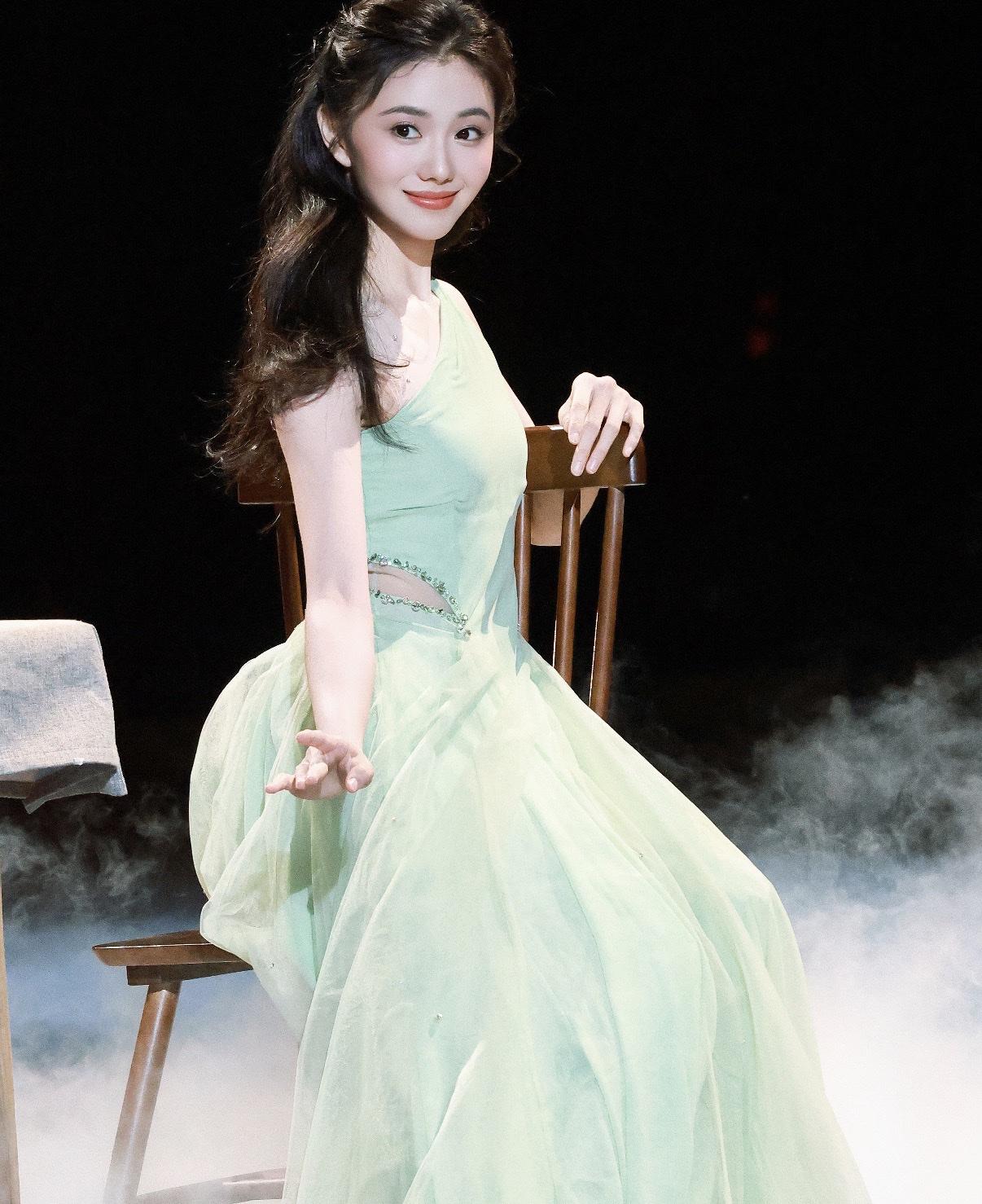 不是我说，中国电影盛典，是哪个天才想出来特意安排刘浩存表演一段舞蹈的。