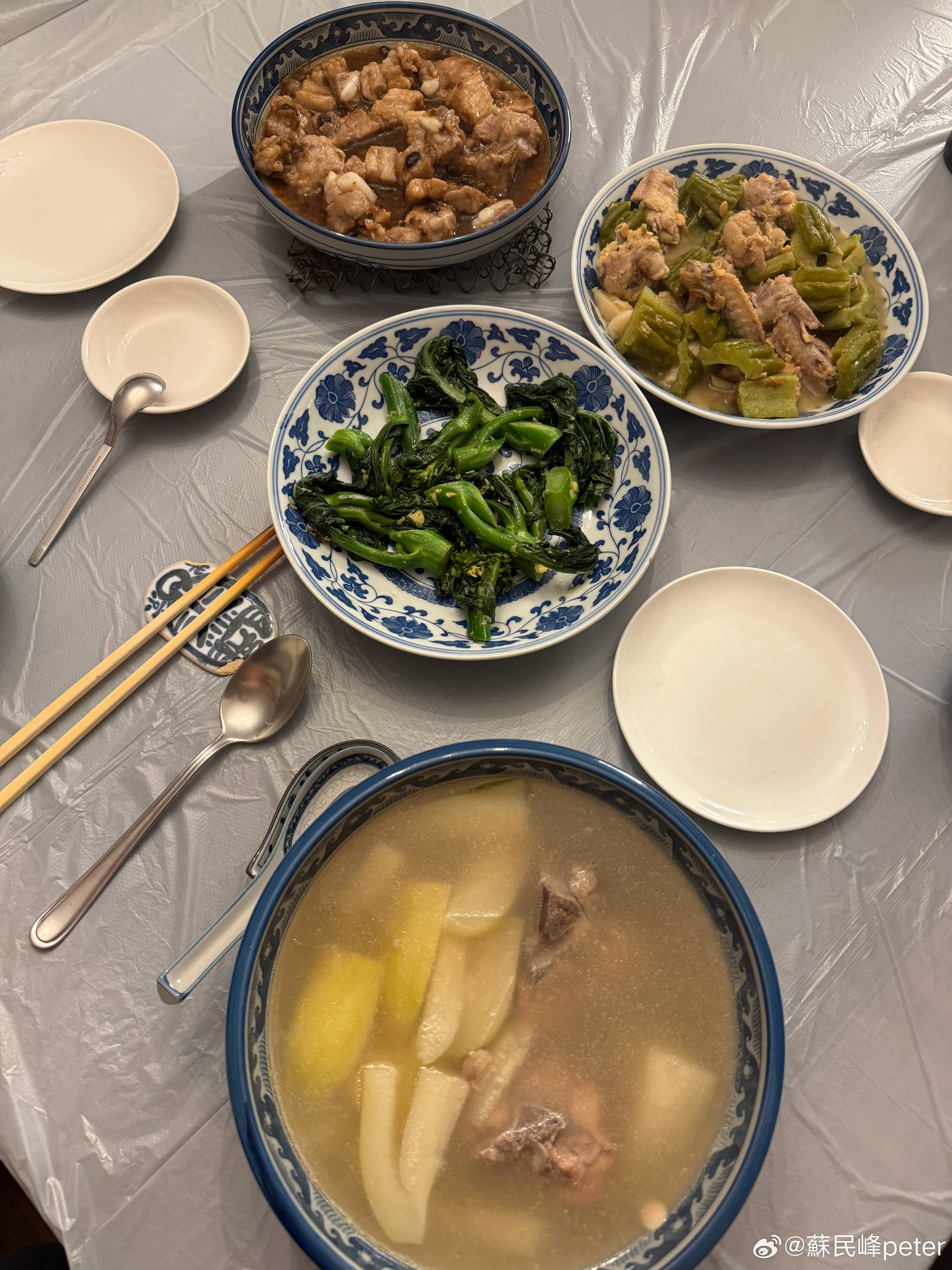 今日的家常便飯，梅子麵豉醬蒸排骨，苦瓜豆醬￼炆雞翼，薑汁炒芥蘭，節瓜南北杏蜜棗煲