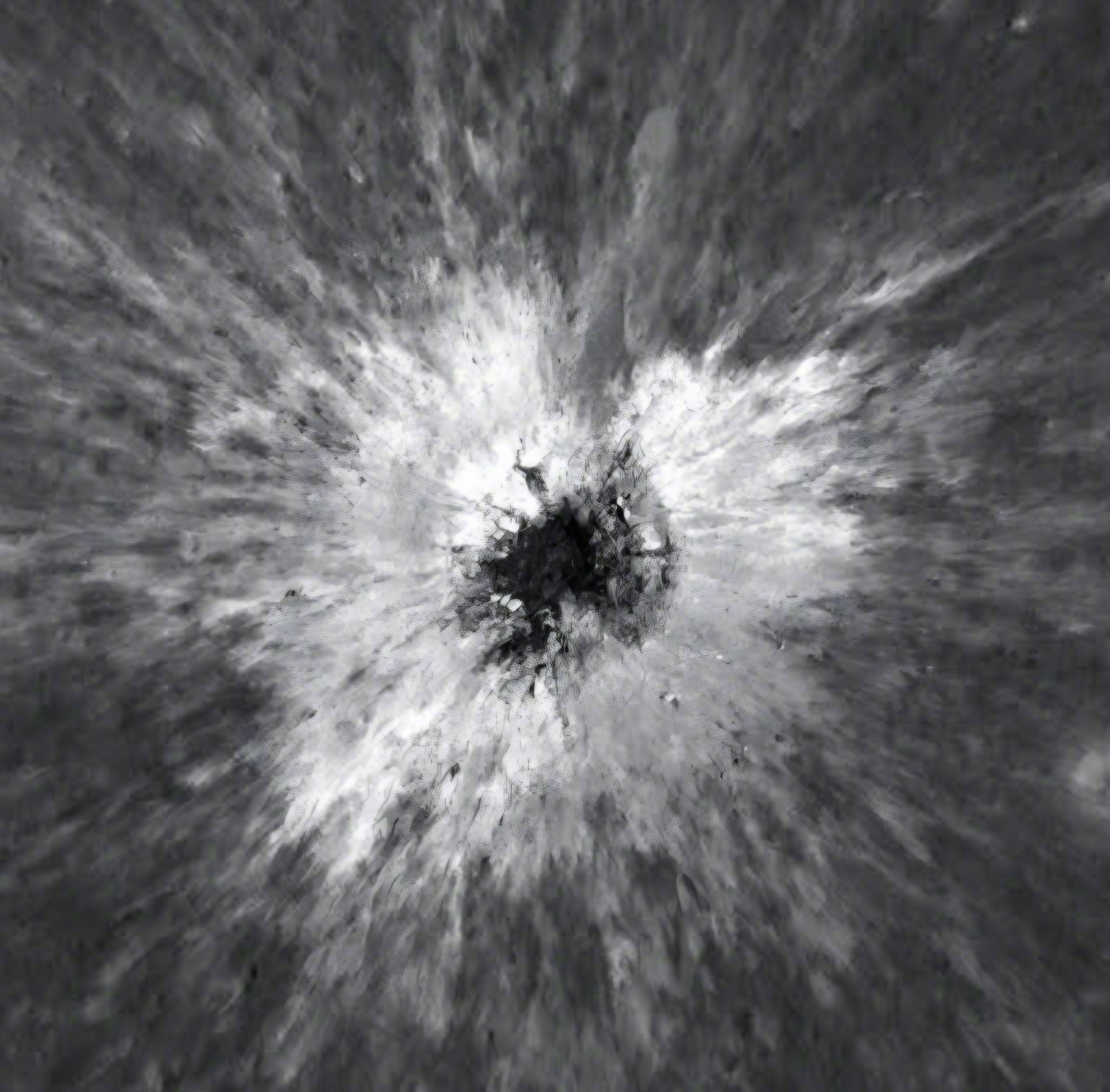 2024年4-5月间，一颗小行星砸中了月球表面。在崎岖高地与平坦月海的交界带，坚