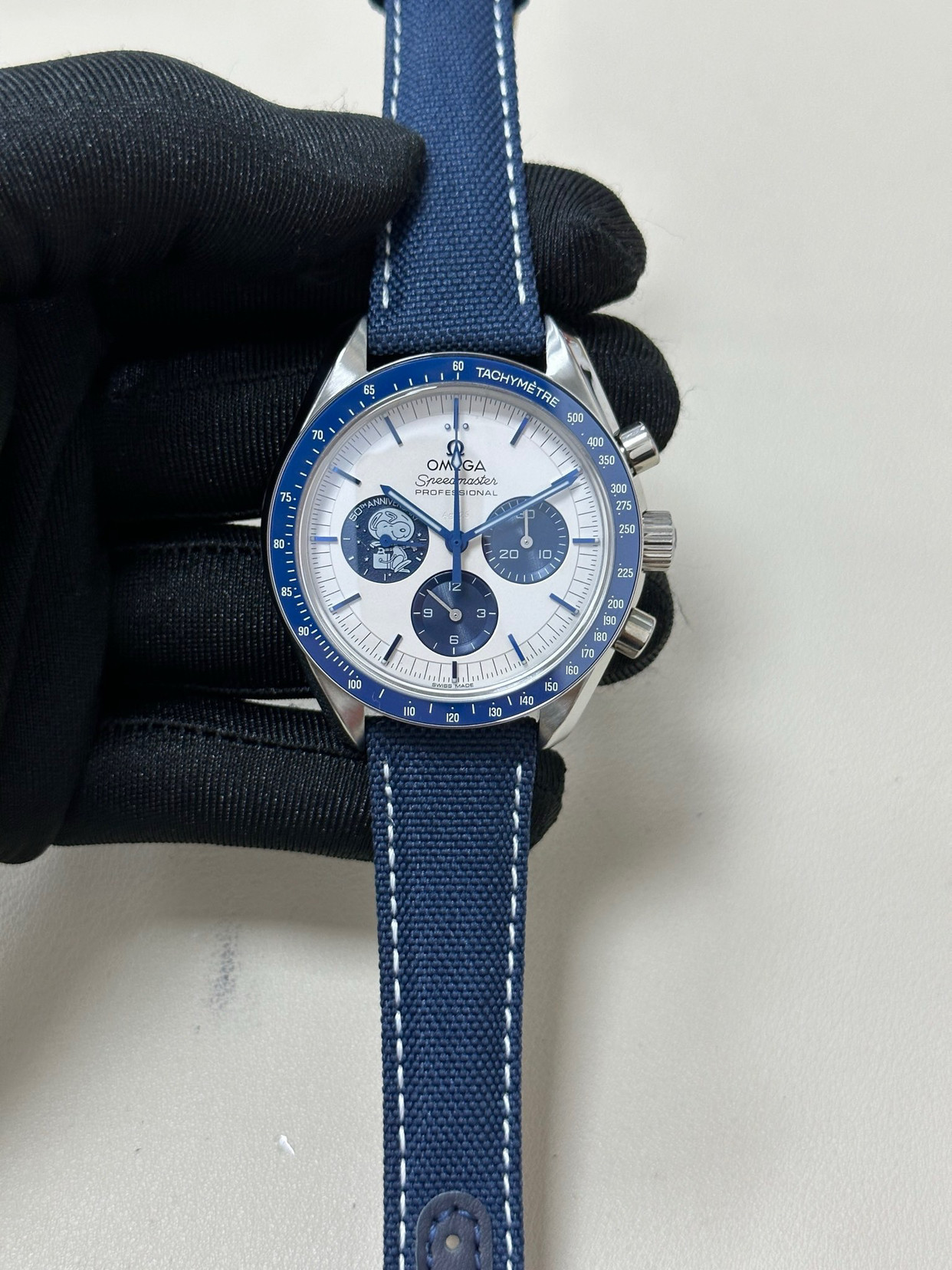 当NASA的星空，落进你的手腕：一块让你会心一笑的腕表它可能是钟表世界里最特别的存在：一块腕表，既不