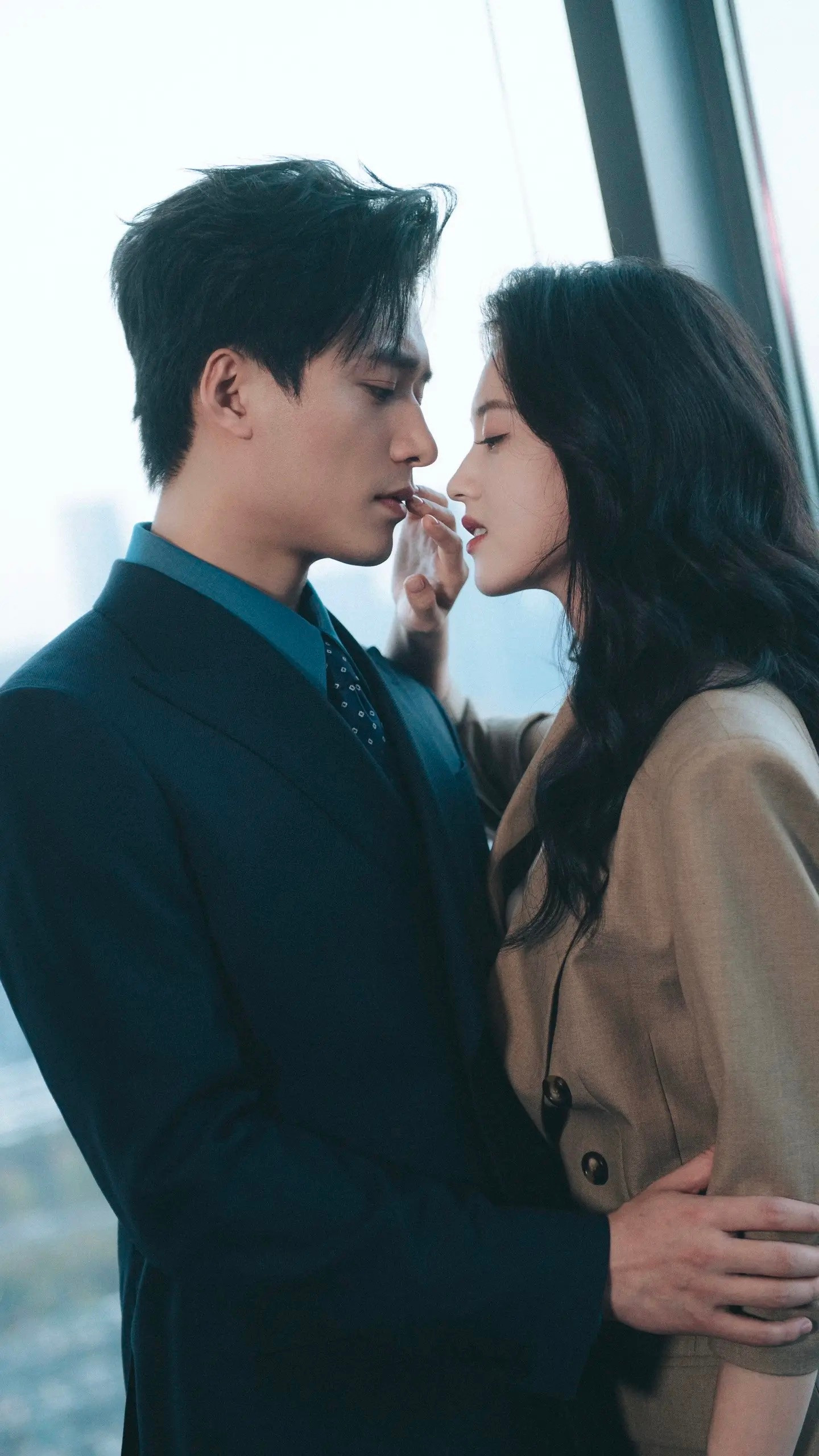 短国可以去找这个摄影师拍拍！我觉得他拍的海报都不错～