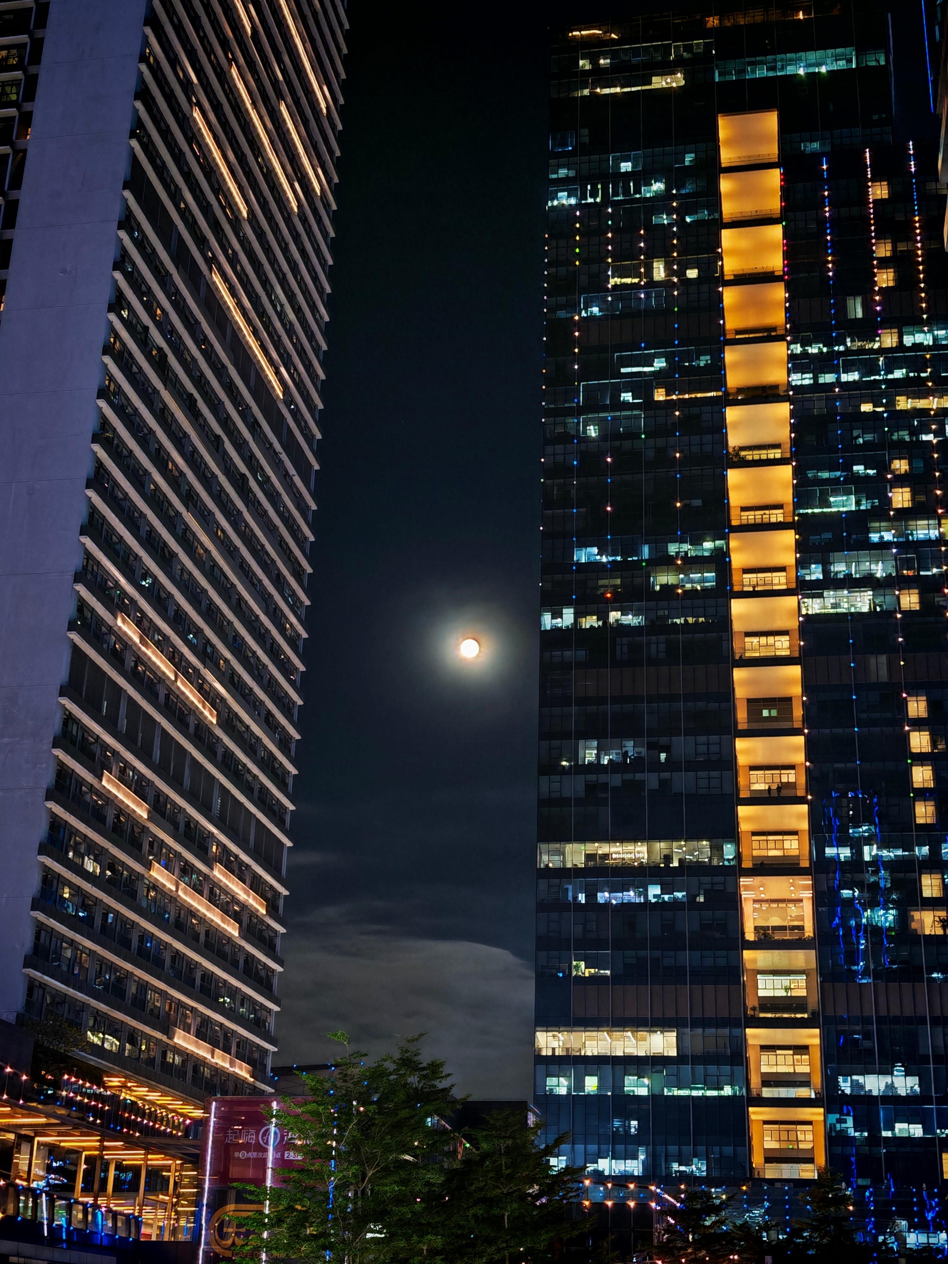 超级月亮随手拍的月亮，确实圆​​​