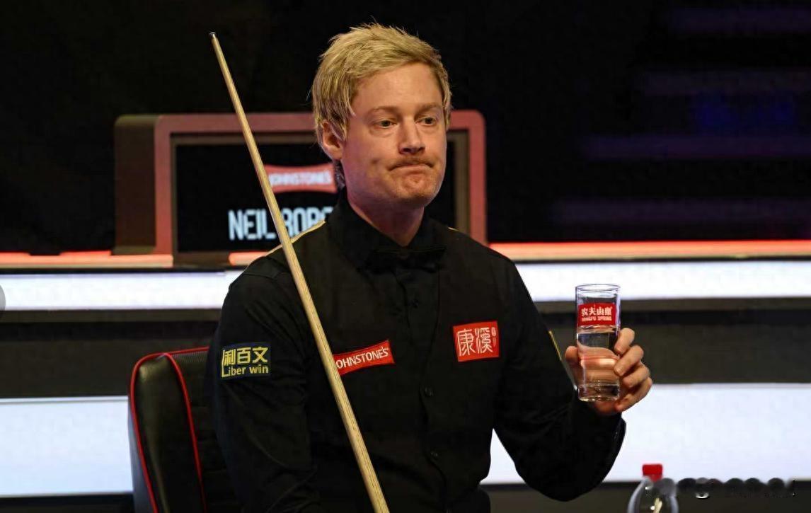 凯伦·威尔逊3-0领先被逆转，尼尔·罗伯逊连追五局到赛点，最后一局两人拼到黑球定