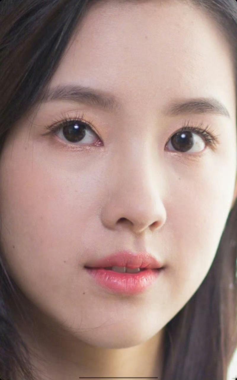 内娱影视界高清素颜四大美女，被观众评选出来了，分别是：迪丽热巴、陈都灵、鞠婧祎和