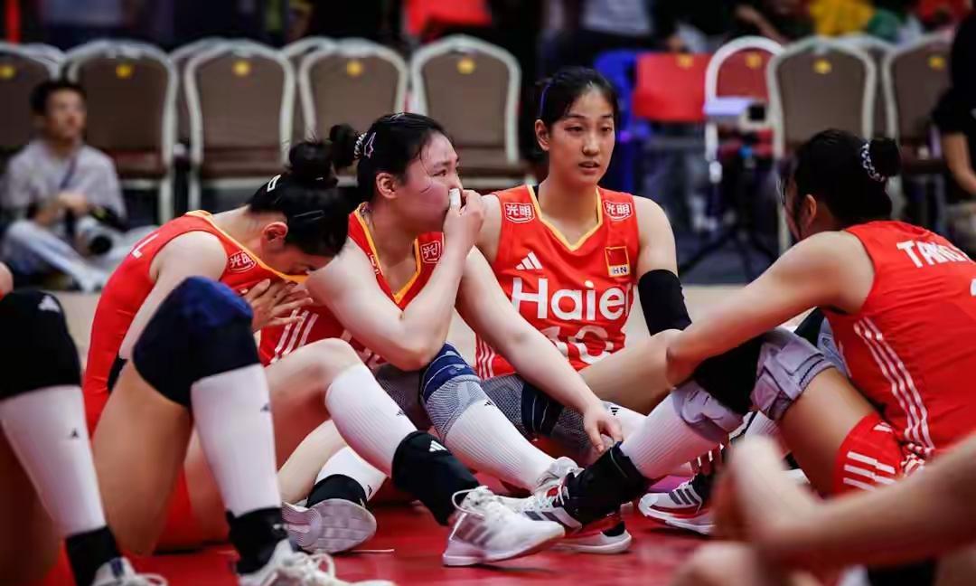 世界女排发展的重心逐步集中到了欧美，亚洲的韩国\泰国\日本和中国女排，也会慢慢淡