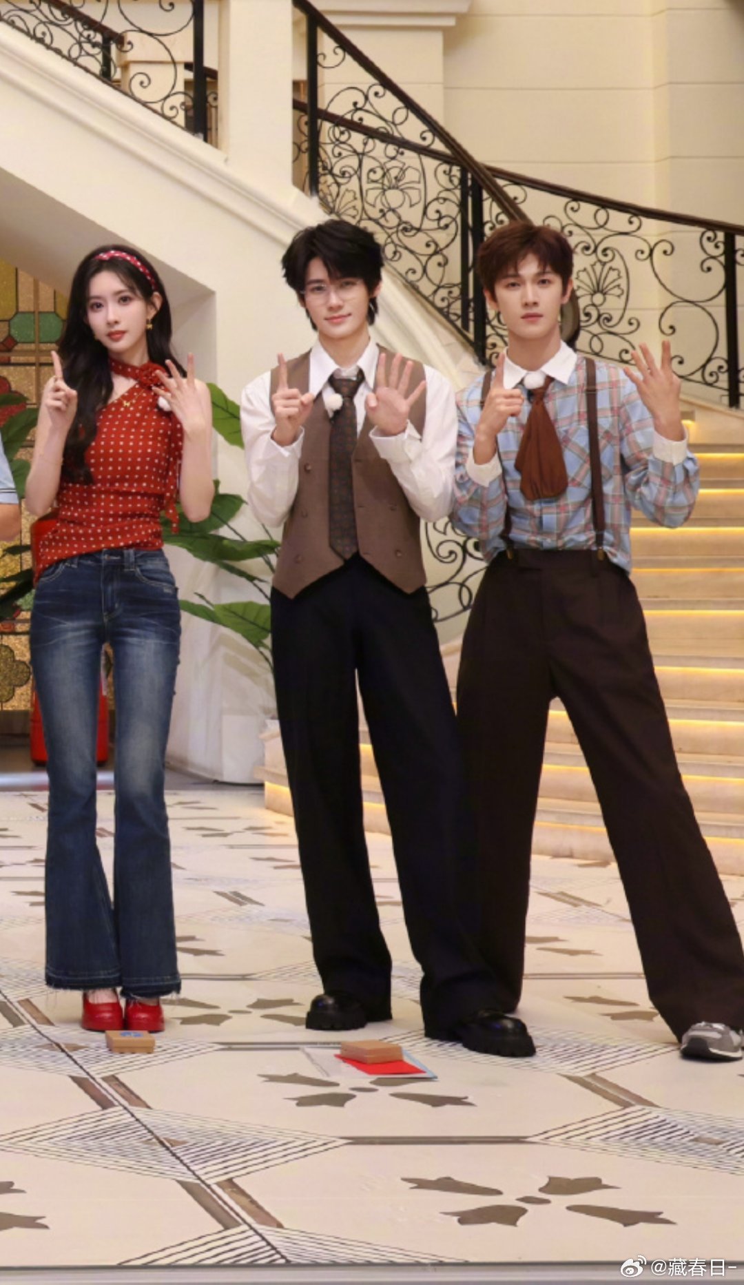 张真源又在孟子义李昀锐中间张真源又在孟子义李昀锐中间哈哈哈哈哈哈哈