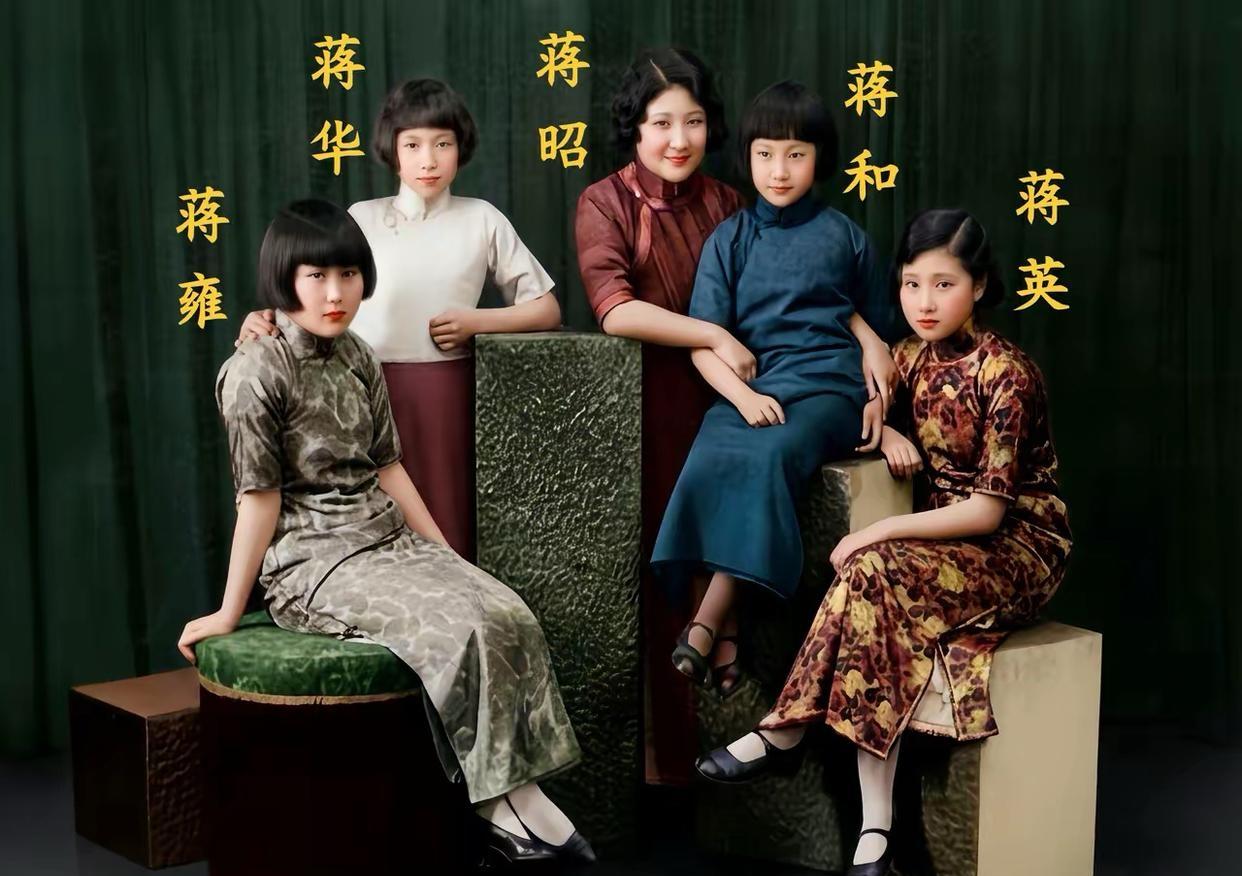 这才是民国真正的“豪门”！五姐妹合影曝光，网友：美得让人羡慕！大家有没有发现