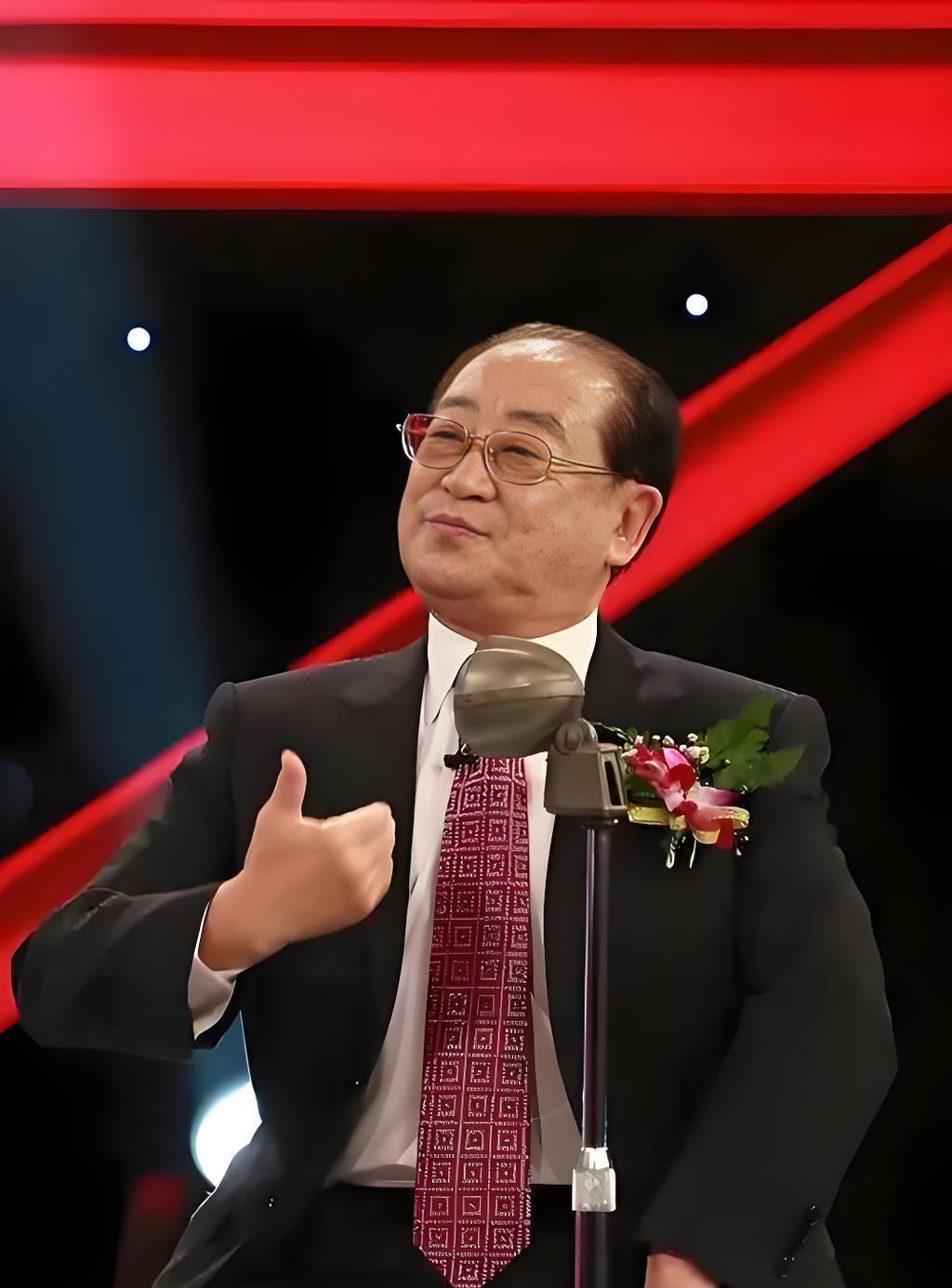 相声大家魏文亮评价郭德纲对相声有贡献，不服不行。有人问天津相声