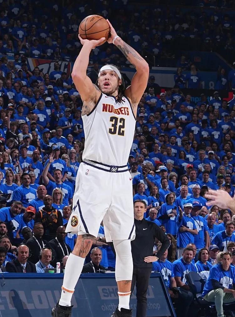 堵上了自己职业生涯，带伤出战的戈登才是NBA最硬的男人！本来戈登确诊腿筋二级拉