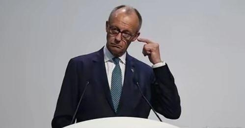 西方人的思维还停留在当年强盗时代，还自诩为高高在上。默茨气急败坏质问：欧尔班出访