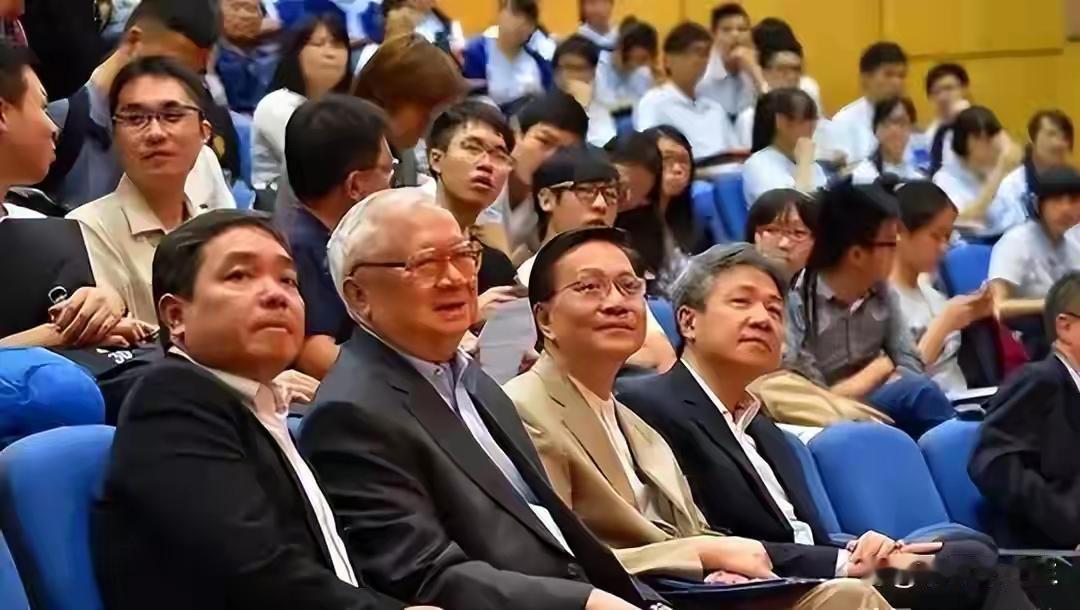 香港富豪：曾向美国捐1亿，又给大陆捐500亿，竟被李嘉诚“威胁”？在香港富豪的传