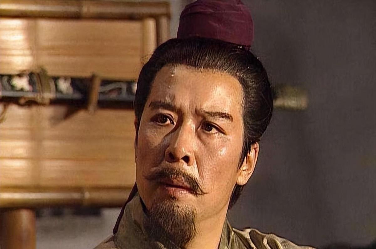 诸葛亮临终时，阿斗突然提出一问题，让诸葛亮很意外：没想到你一直在假装糊涂吗？2